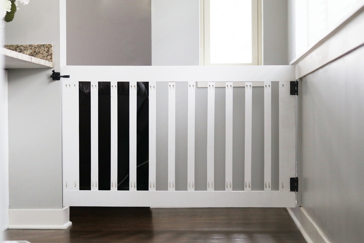 DIY Wood Baby Gate
 Custom Wooden DIY Baby Gate for Stairs and Hallways