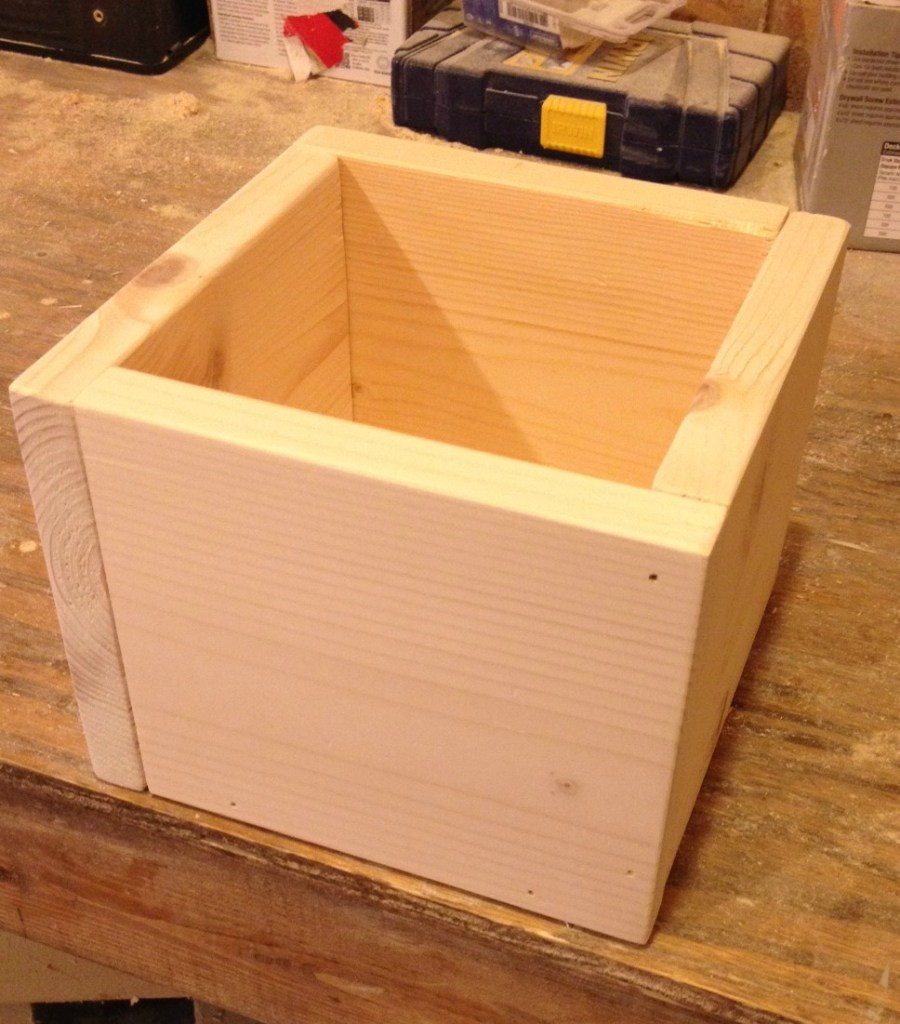 DIY Wood Boxes
 How to Build a DIY Keepsake Box from Scrap Wood