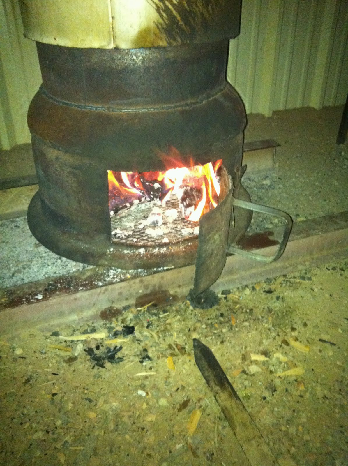 DIY Wood Burning
 Possum Living DIY Wood Fired Water Heater
