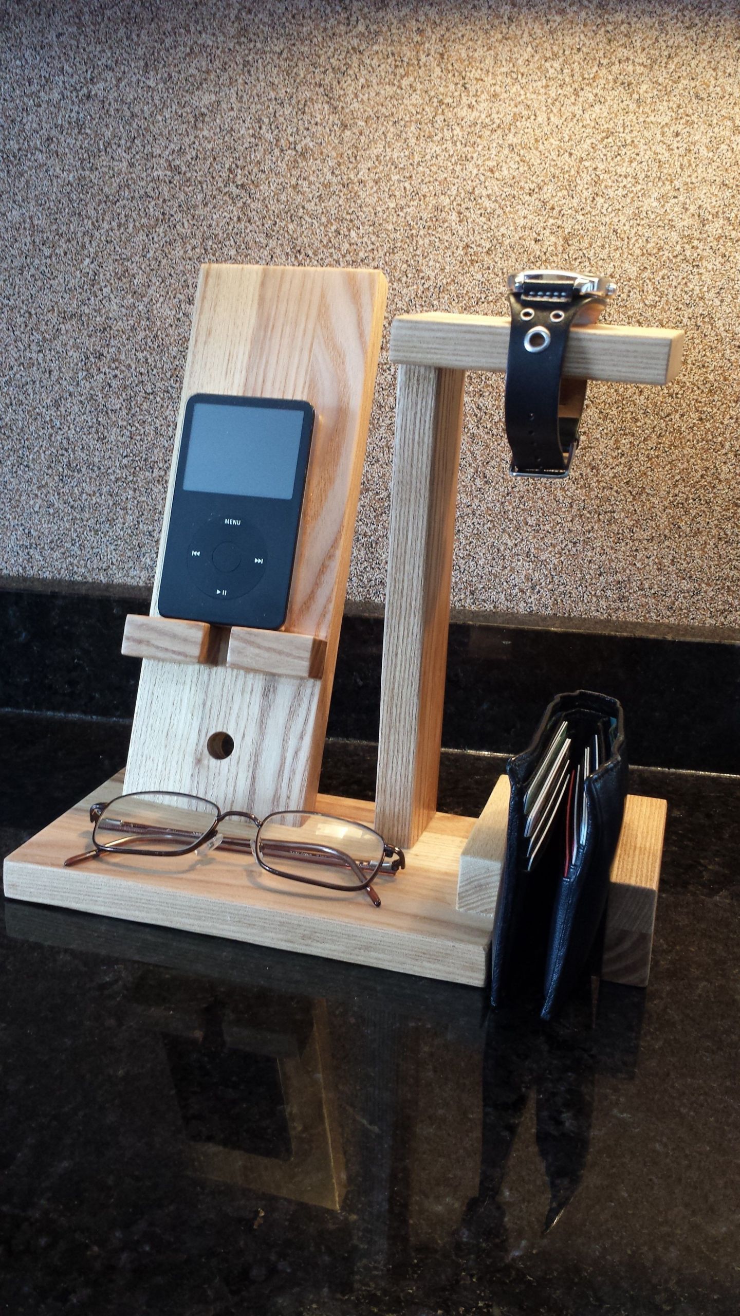 DIY Wood Charging Station
 Cell phone stand charging station