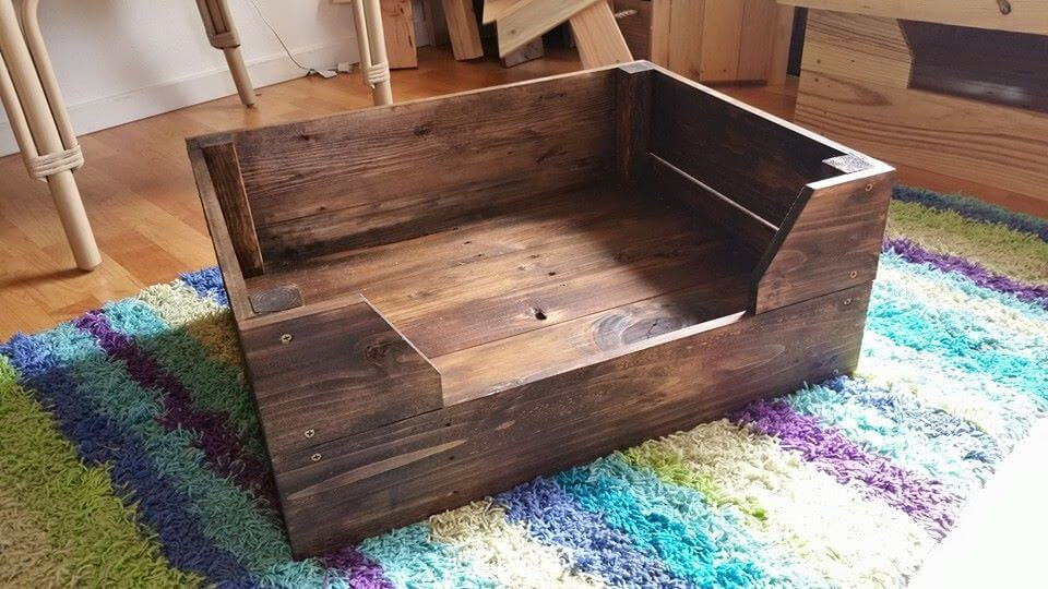 DIY Wood Dog Beds
 Easy to Make Pallet Dog Bed