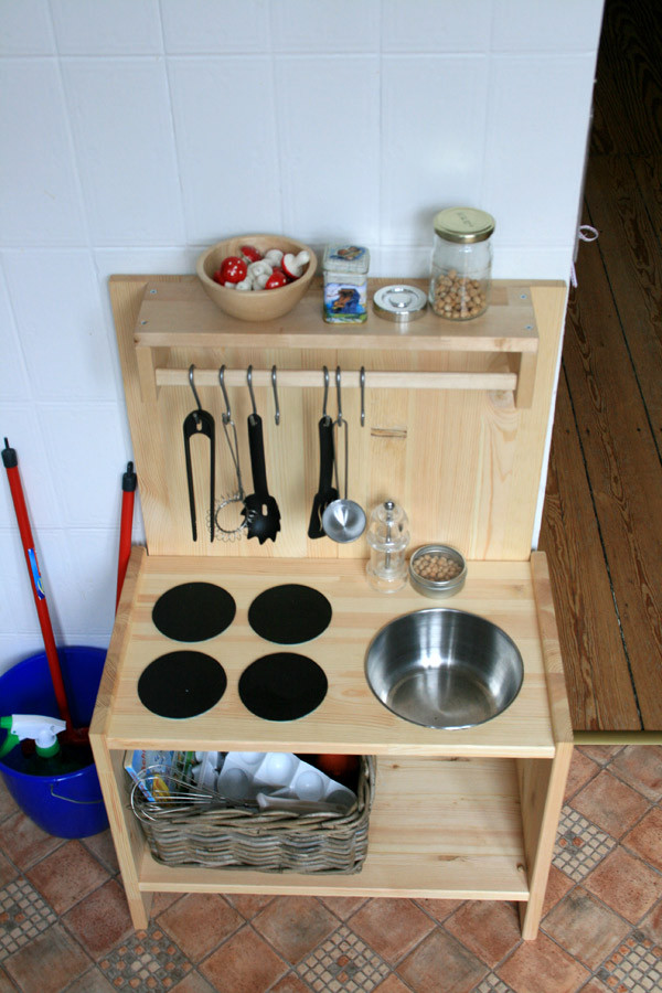 DIY Wood Play Kitchen
 diy a simple wooden playkitchen