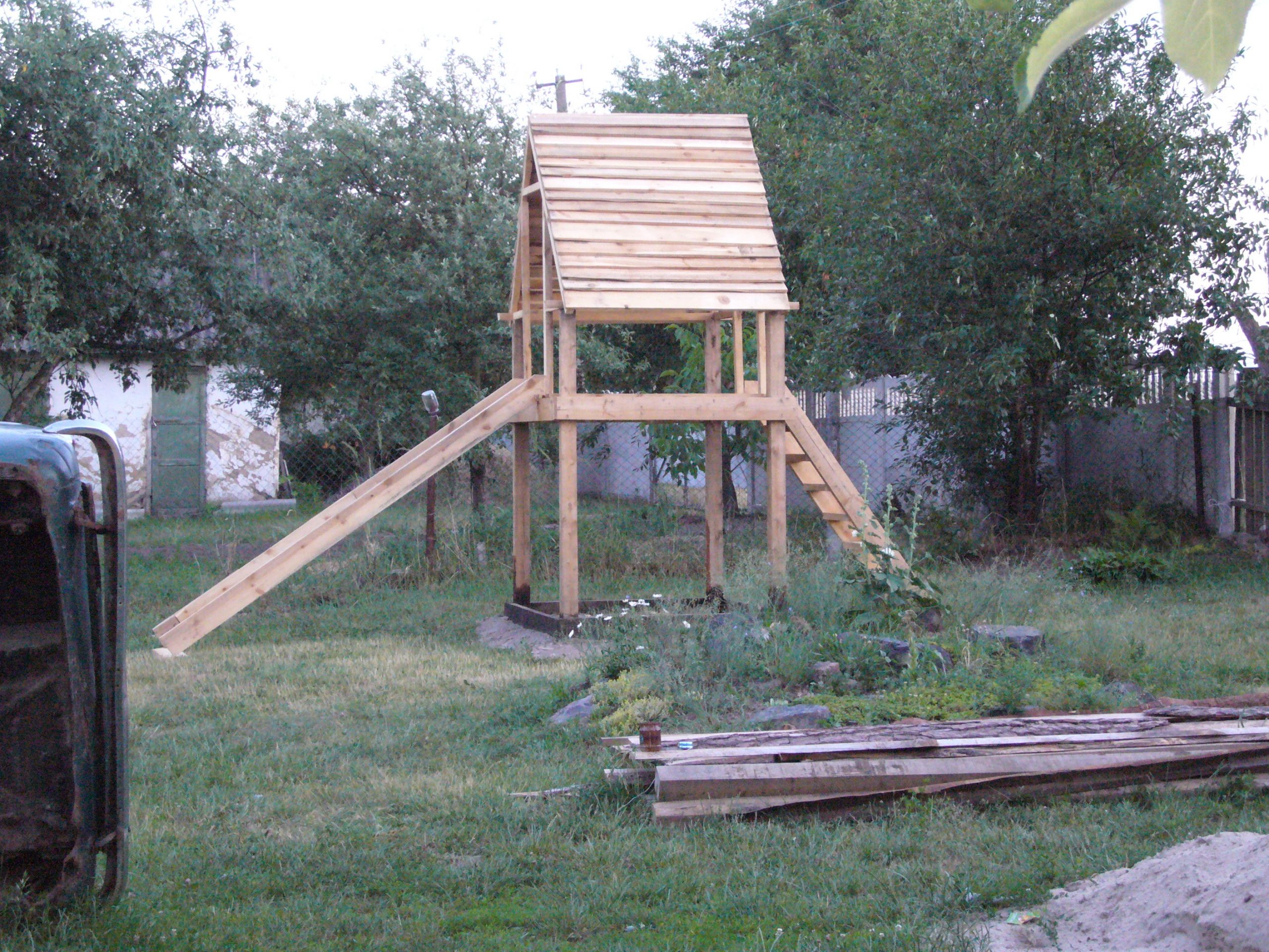 DIY Wood Playhouse
 DIY project playhouse with slide