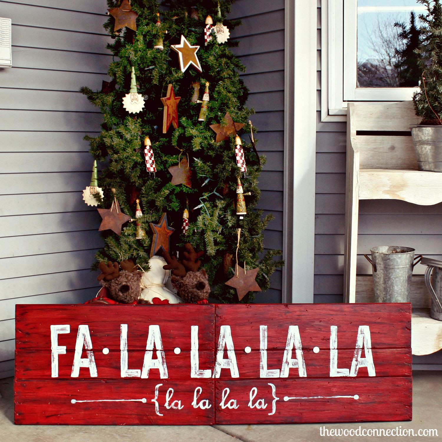 DIY Wooden Christmas Signs
 30 Affordable and Easy DIY Christmas Decorations