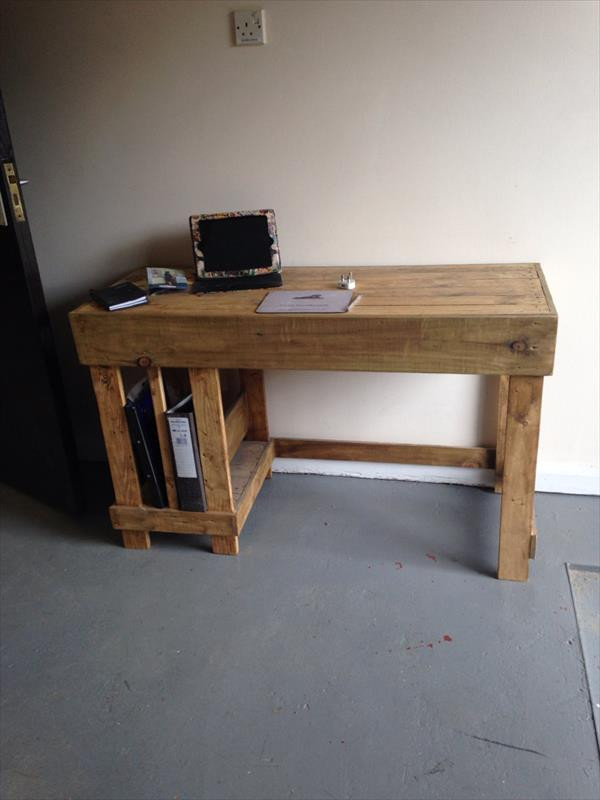 DIY Wooden Desk
 DIY Wood Pallet fice puter Desk