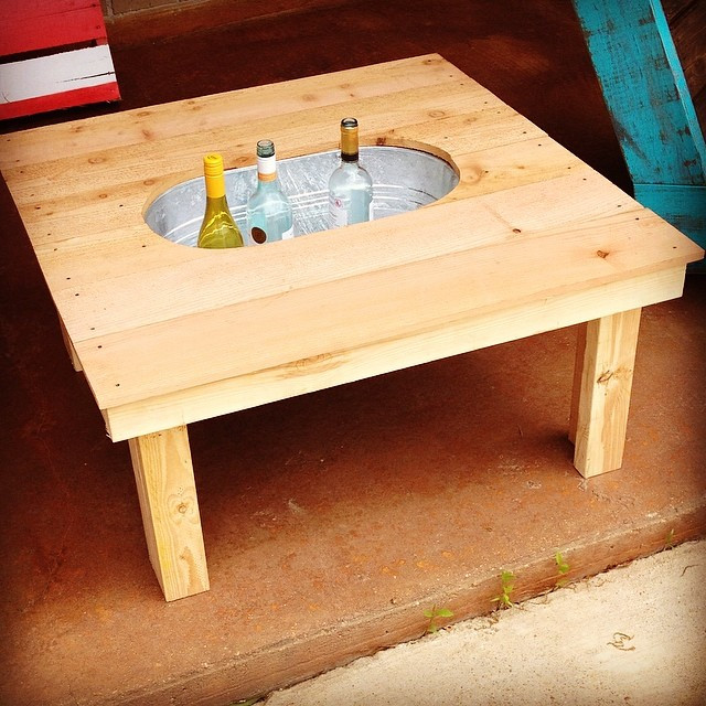 DIY Wooden Patio Table
 Remodelaholic