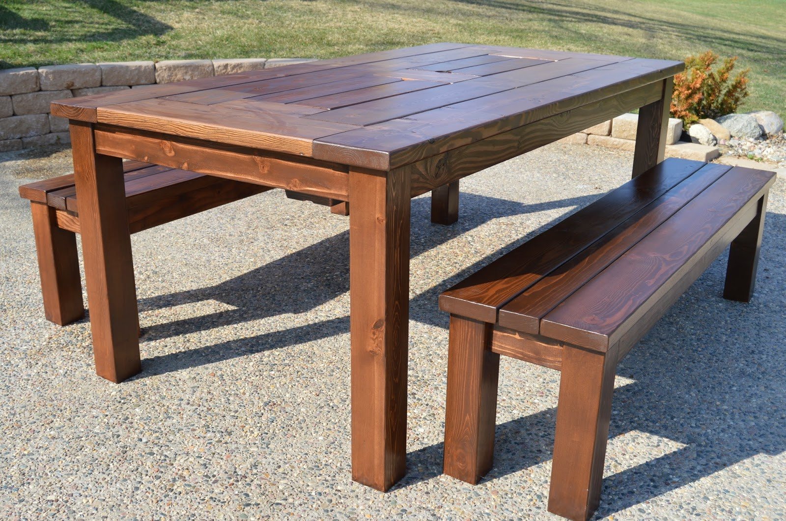 DIY Wooden Patio Table
 Remodelaholic
