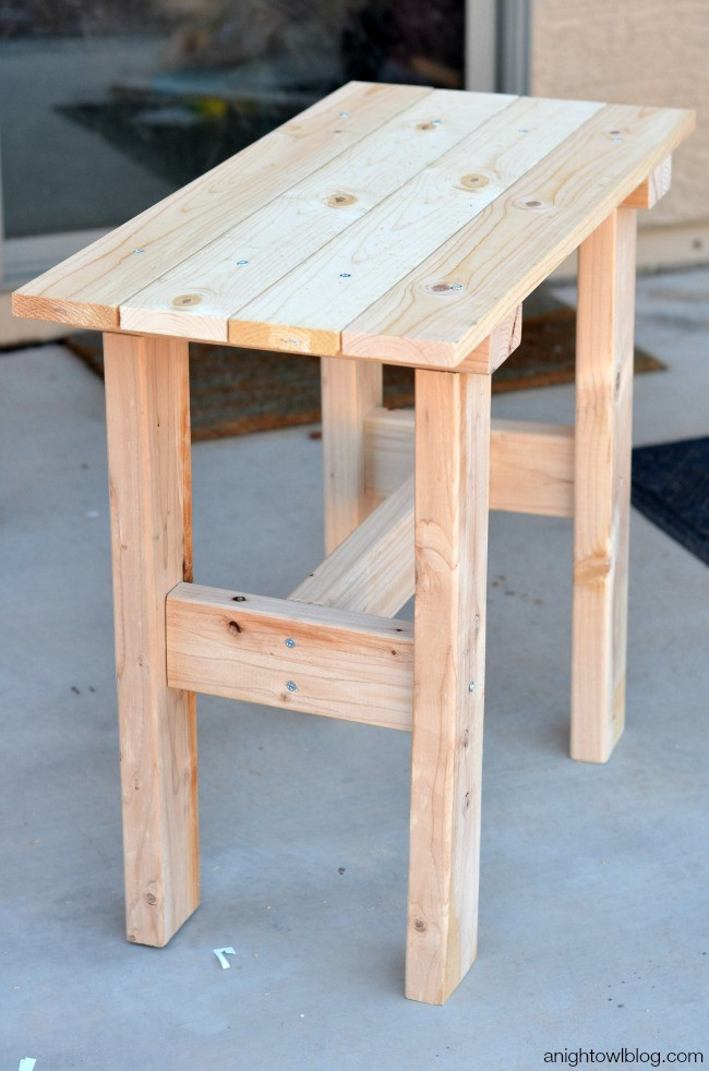 DIY Wooden Patio Table
 DIY Porch Table
