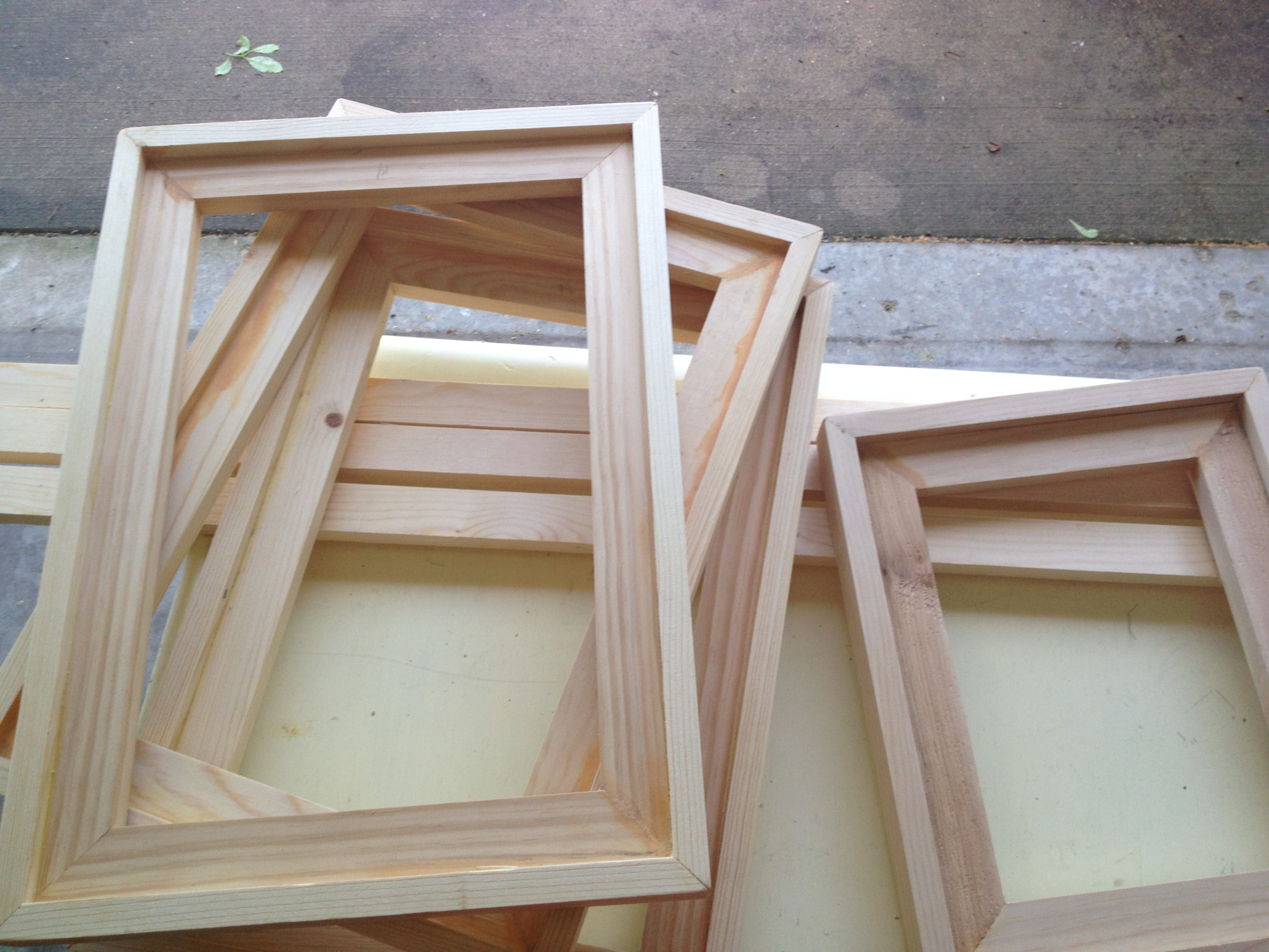 DIY Wooden Picture Frame
 DIY Easy Barnwood Frame and Free Printables