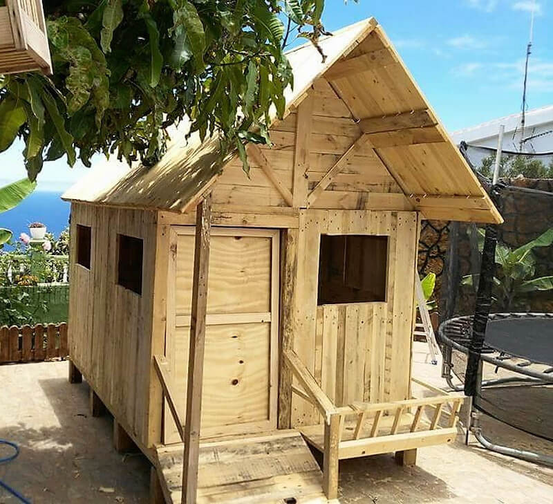 DIY Wooden Playhouse
 DIY Recycled Pallets Kids Toys And Playhouse