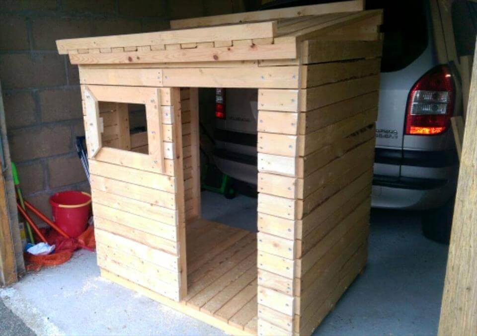 DIY Wooden Playhouse
 DIY Small Pallet Playhouse For Kids