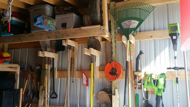 DIY Yard Tool Rack
 40 DIY Garden and Yard Tool Storage Ideas