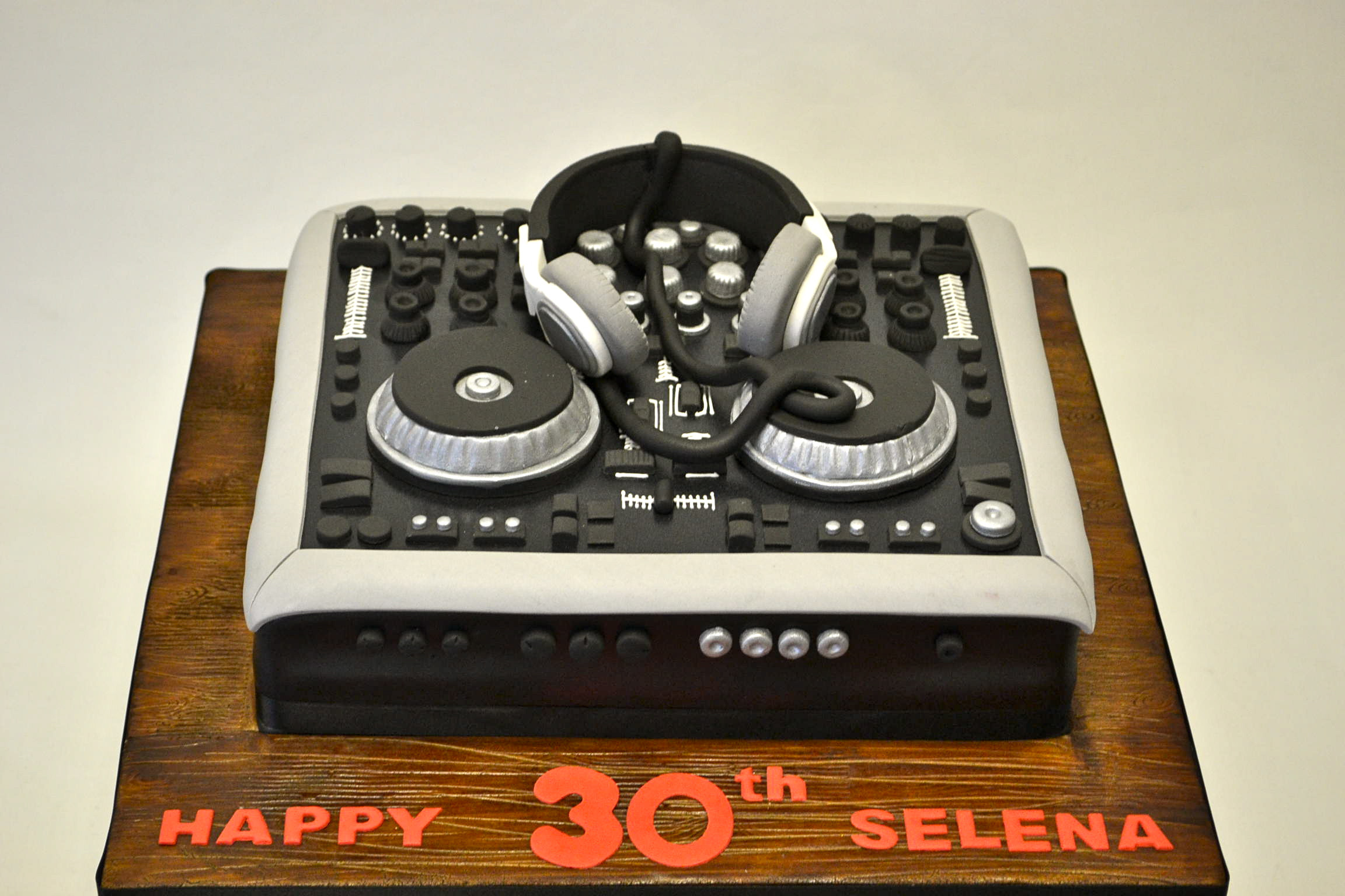 Cool dj cake