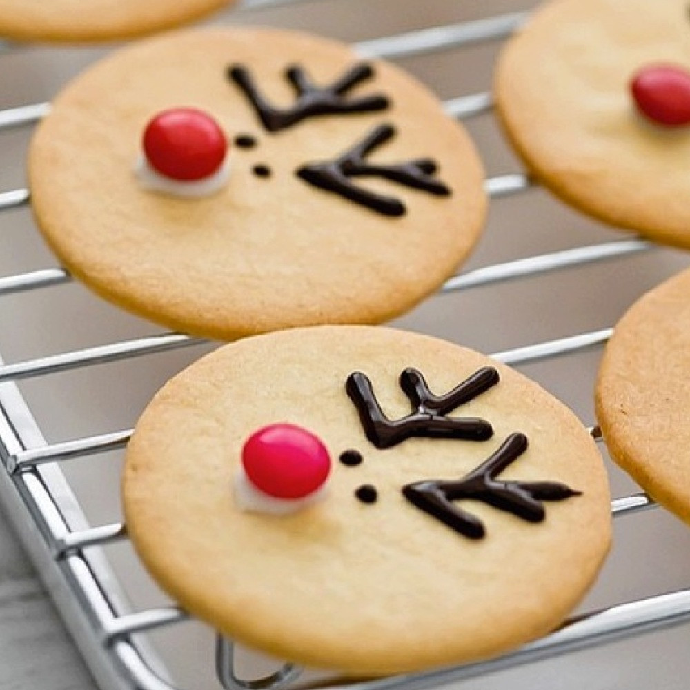 Easy Christmas Cookies For Kids
 Holiday dessert ideas you can make with your kids