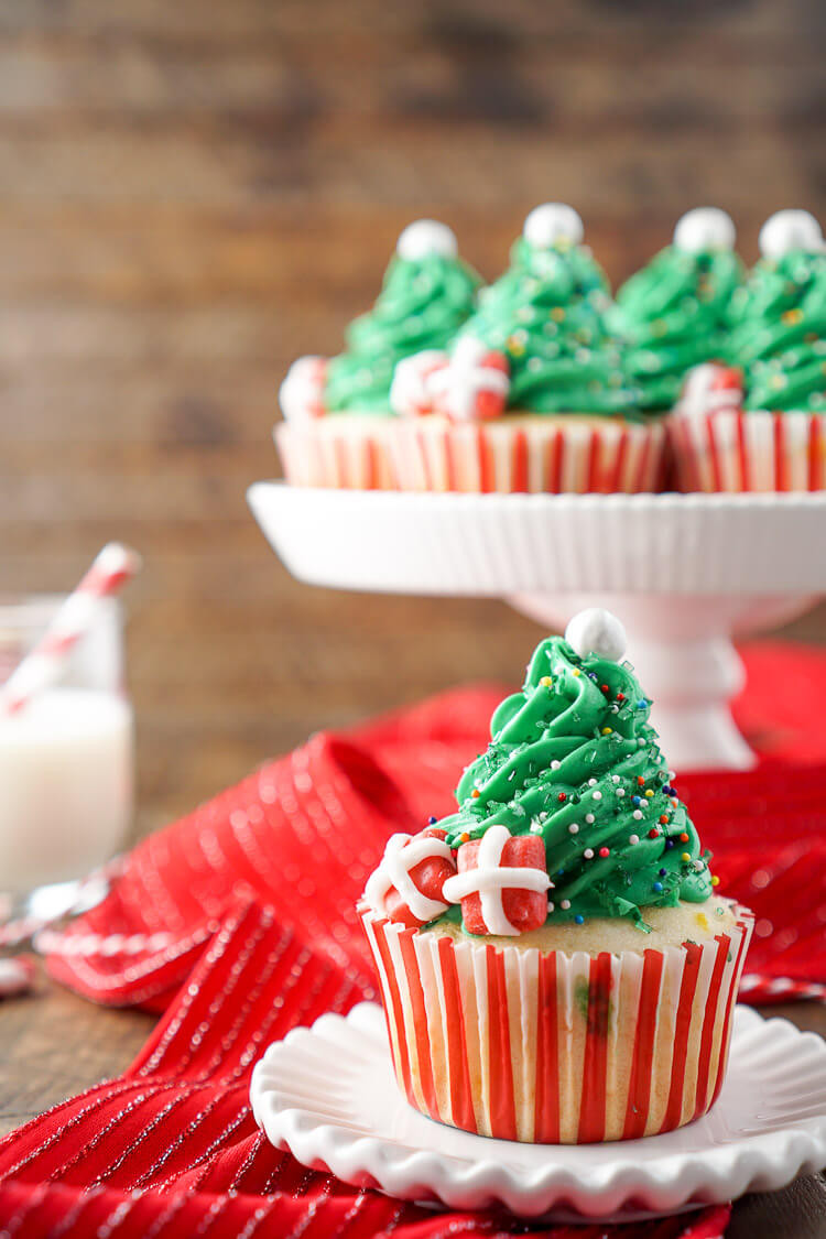 Easy Christmas Cupcakes Recipe
 Over 50 fun and festive Dessert ideas for Christmas A