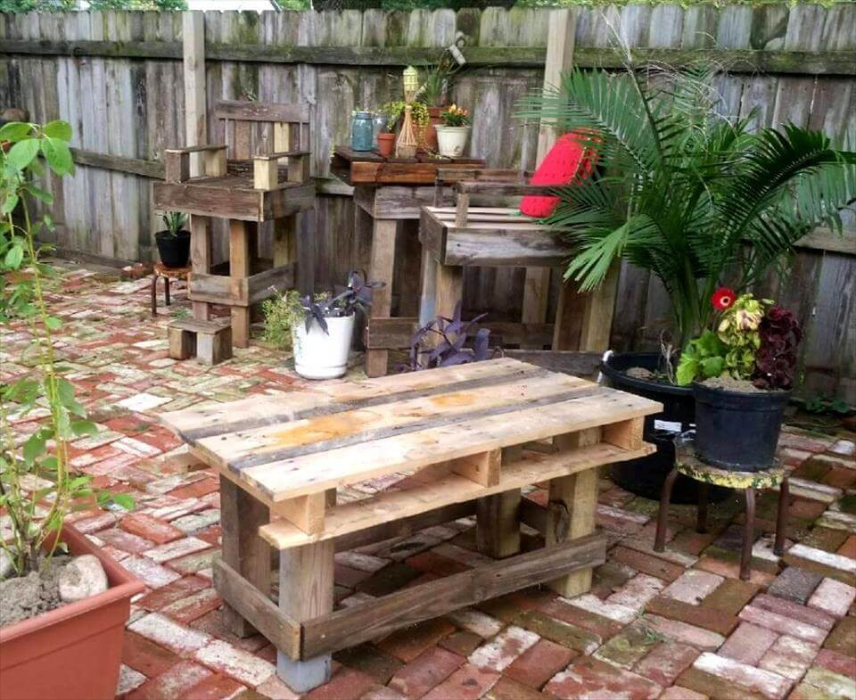 Easy DIY Outdoor Table
 DIY Pallet Outdoor Bar Table Set Easy Pallet Ideas