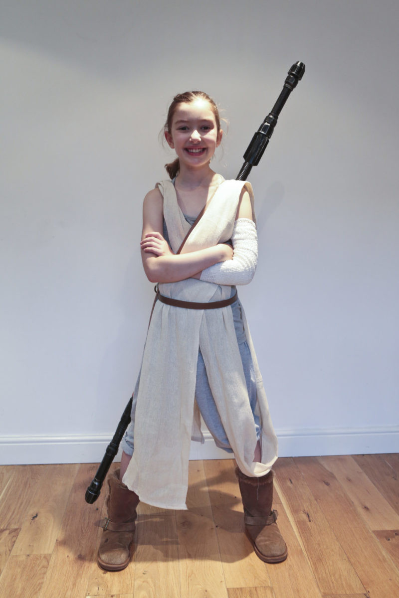 Easy DIY Star Wars Costumes
 How to make an awesome DIY Star Wars Rey costume on a bud
