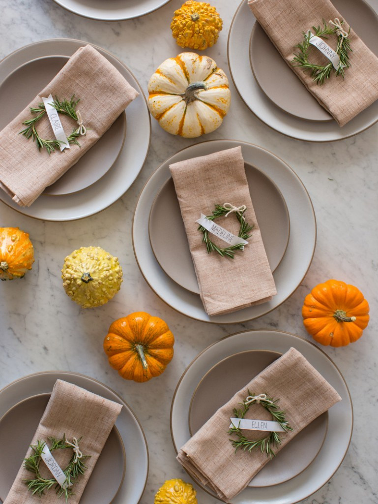 Easy Thanksgiving Table Decorations
 11 Easy to Make Thanksgiving Decorations for Your Home