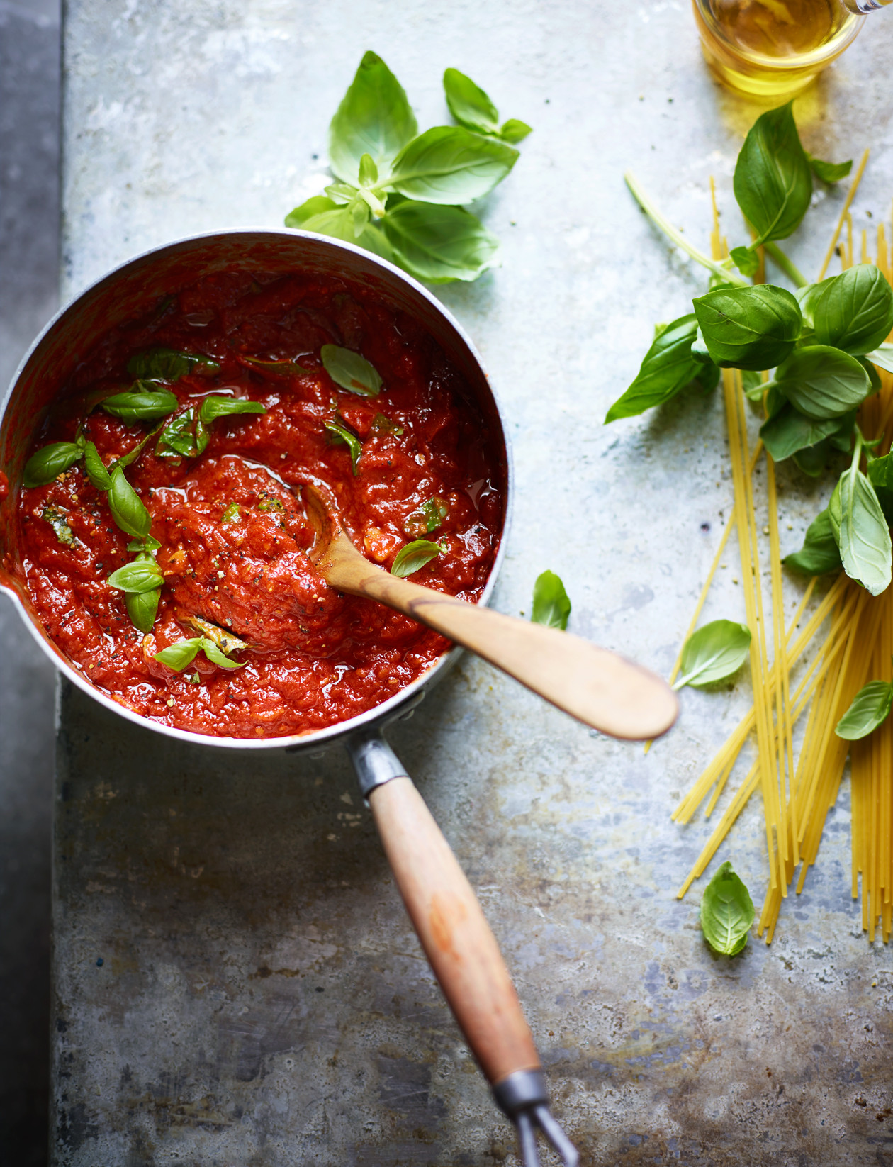 Easy Tomato Sauce
 Easy tomato sauce recipe