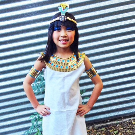 Egyptian Costume DIY
 18 Costumes to Make from a Pillowcase