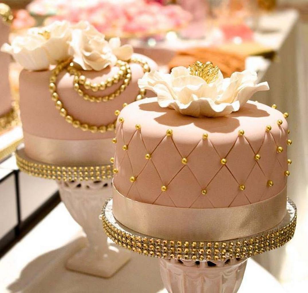 Elegant Birthday Cake
 16 Amazing Fabulous and Cute Cakes Page 8 of 10