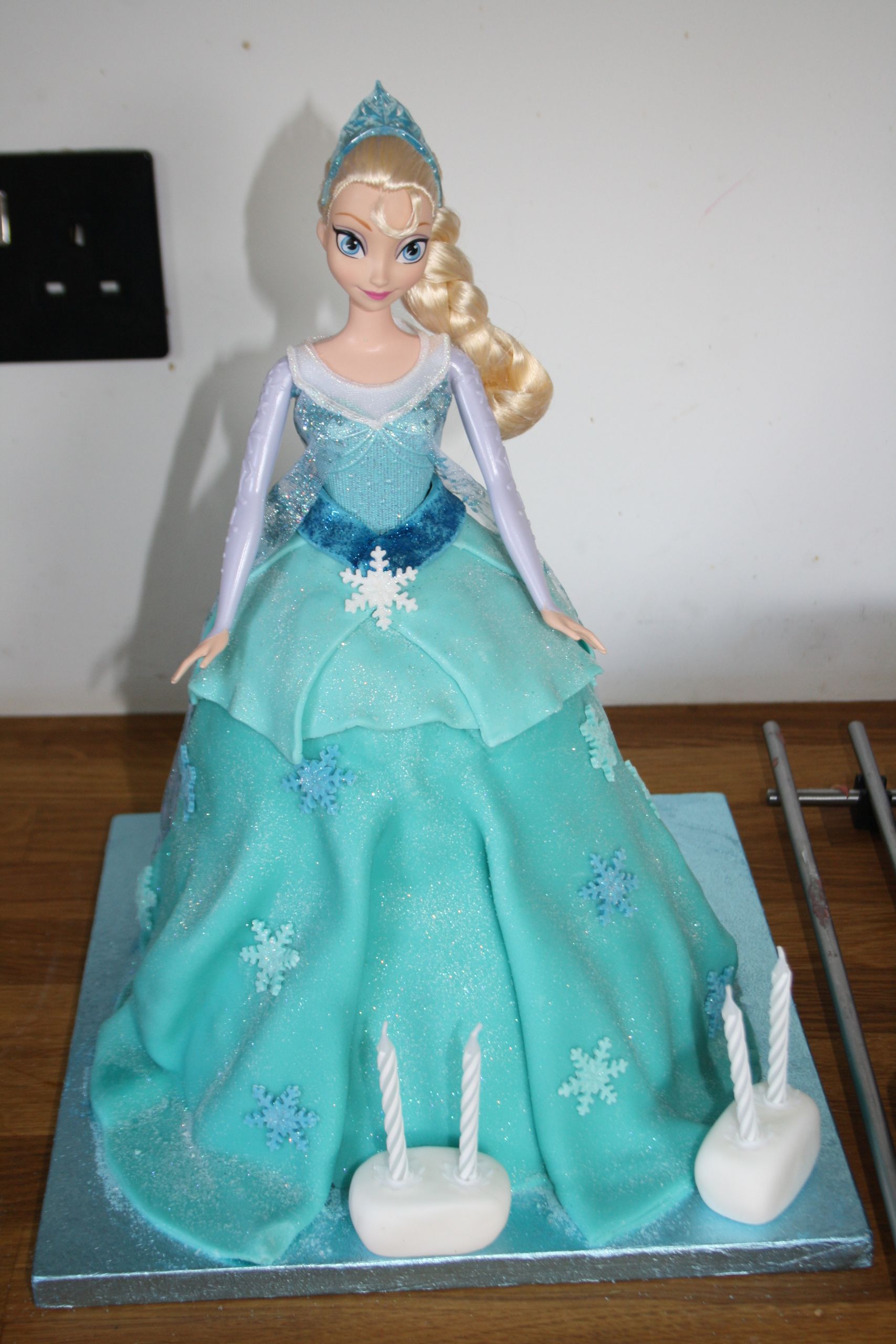 Elsa Birthday Cakes
 Elsa cake and Frozen party – Cupcake Sisters