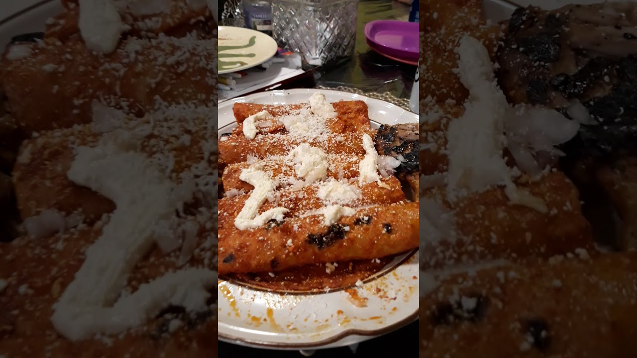 Enchiladas En Salsa Roja
 ENCHILADAS EN SALSA ROJA MEXICANAS TAQUIZA EL NOVILLO