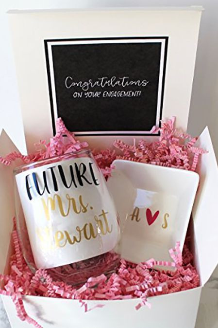 Engagement Gift Ideas For Couple
 20 Best Engagement Gifts for Couples Unique Gift Ideas