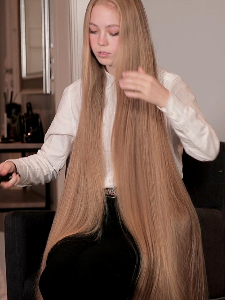 Extra Long Hairstyles
 VIDEO Sara s very long hair brushing RealRapunzels