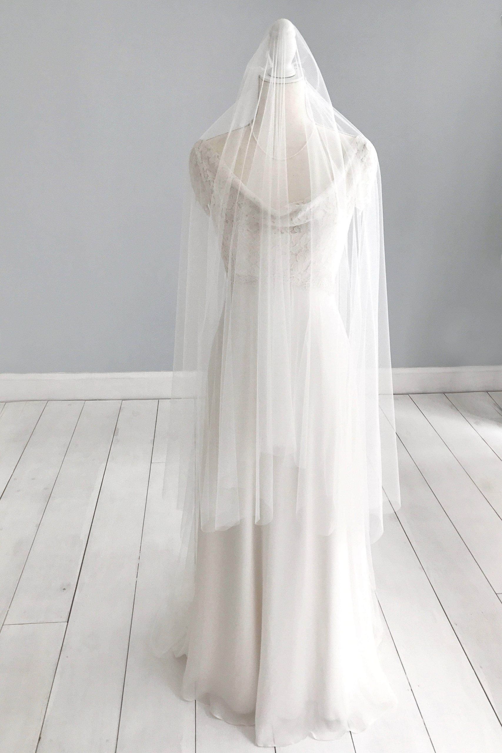 Extra Long Wedding Veils
 Cut edge silk style wedding veil with extra long blusher