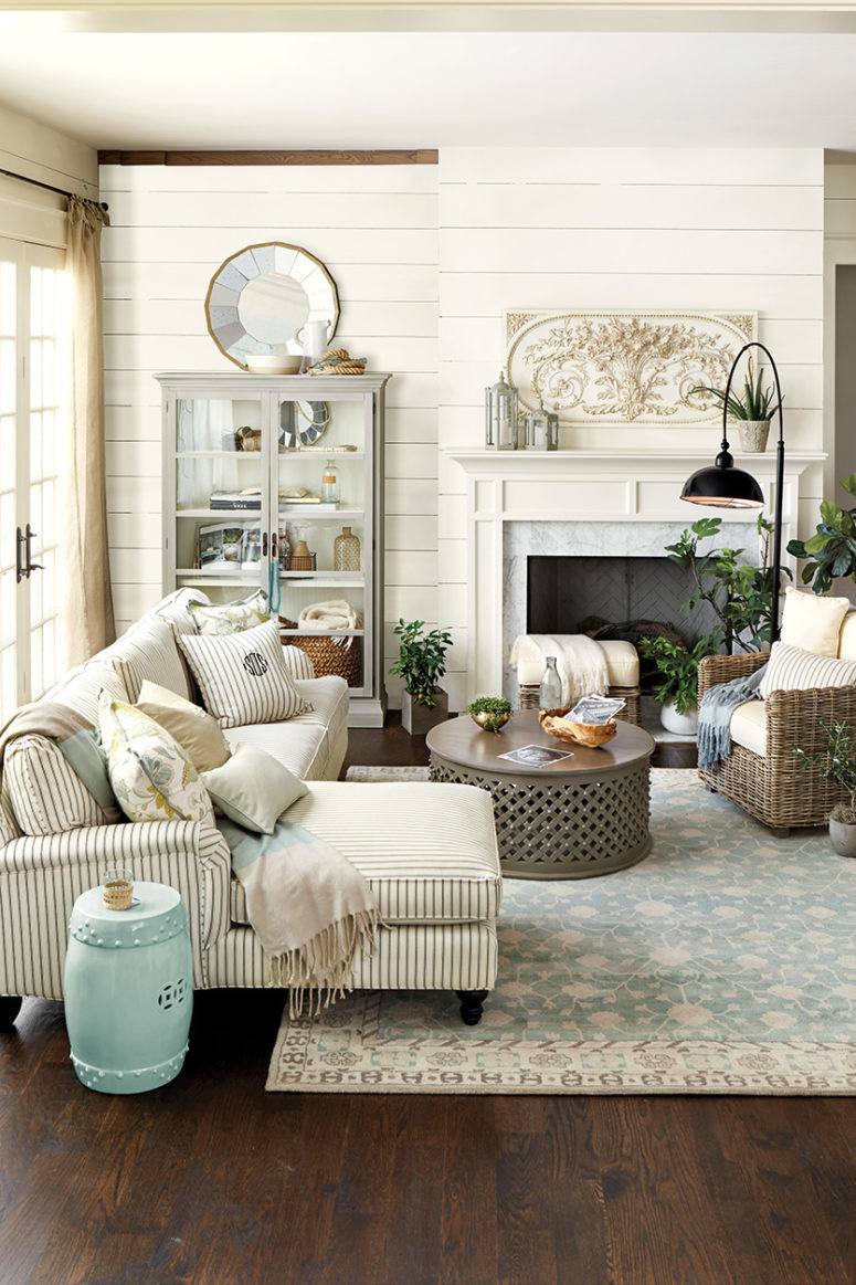 Farmhouse Chic Living Room
 45 fy Farmhouse Living Room Designs To Steal DigsDigs