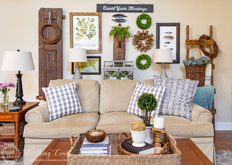 Farmhouse Chic Living Room
 10 Fantastic Farmhouse Style Decor and DIY Ideas