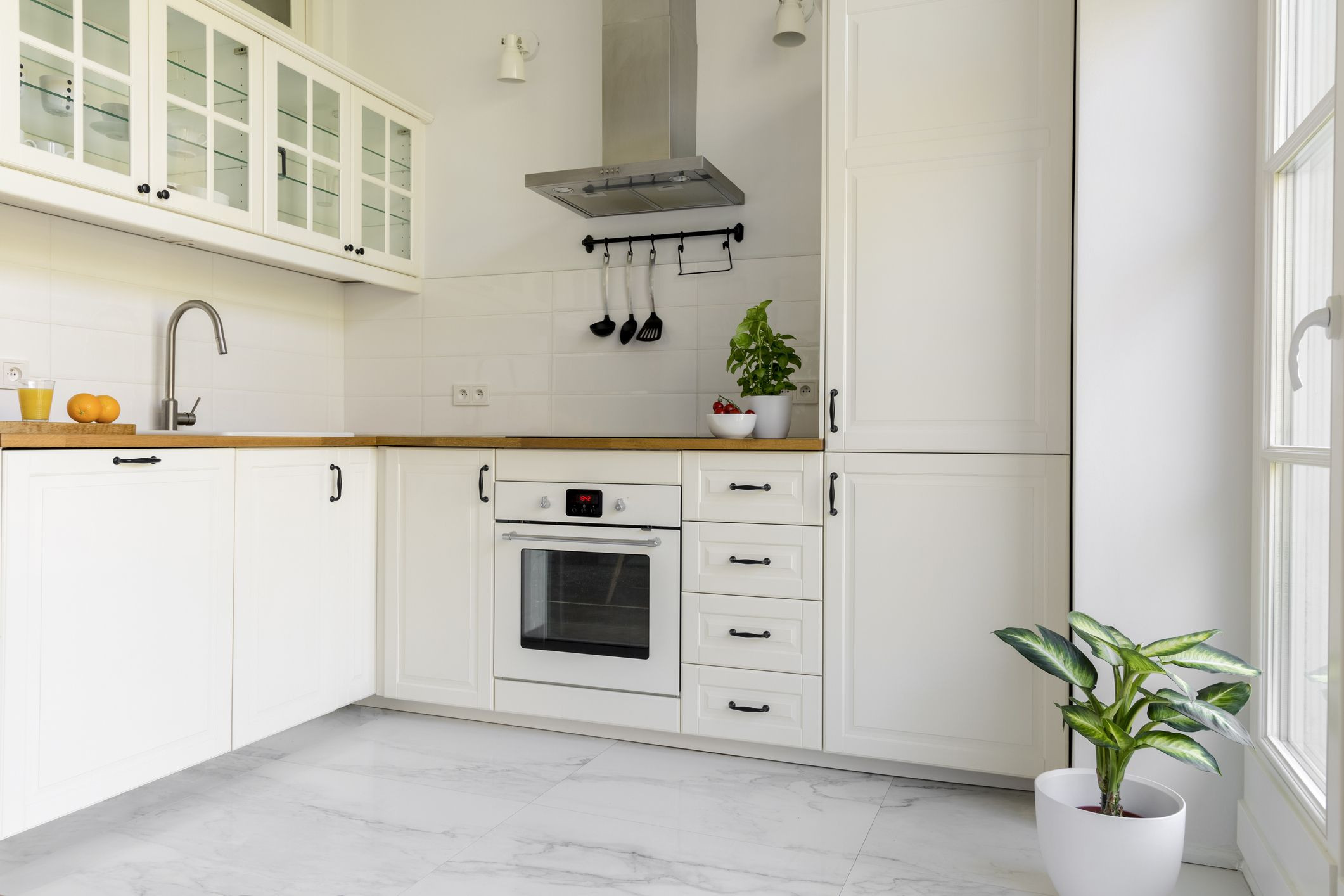 Floor In Kitchen
 Pros and Cons of Marble Flooring in Kitchens