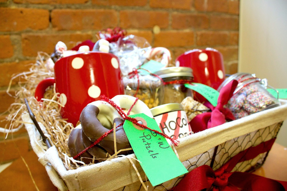 Food Gift Basket Ideas Diy
 Holiday Food Gifts Recipes Ornaments And More Genius