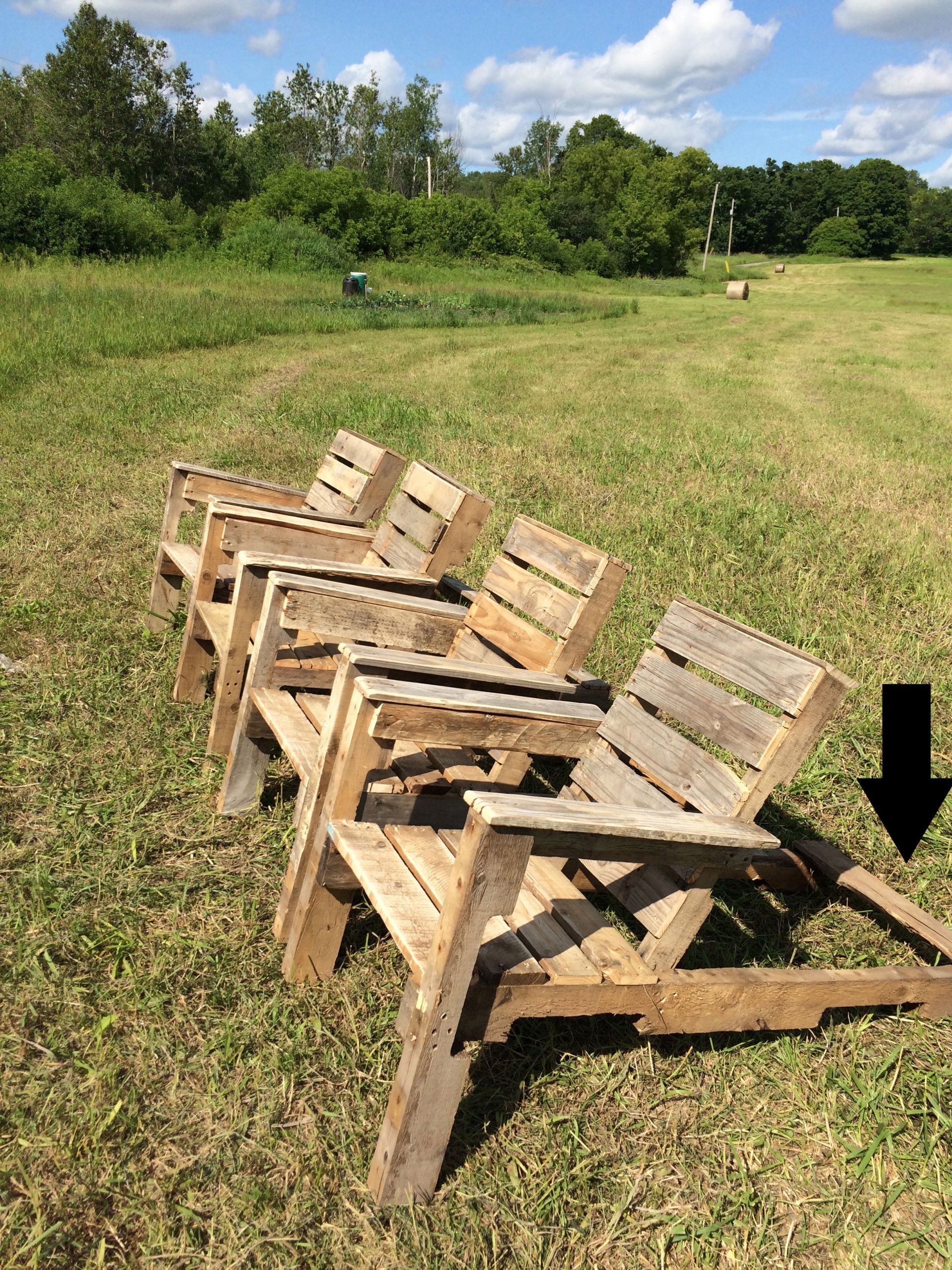 Free DIY Plans
 Free DIY Shipping Pallet Chair Plans