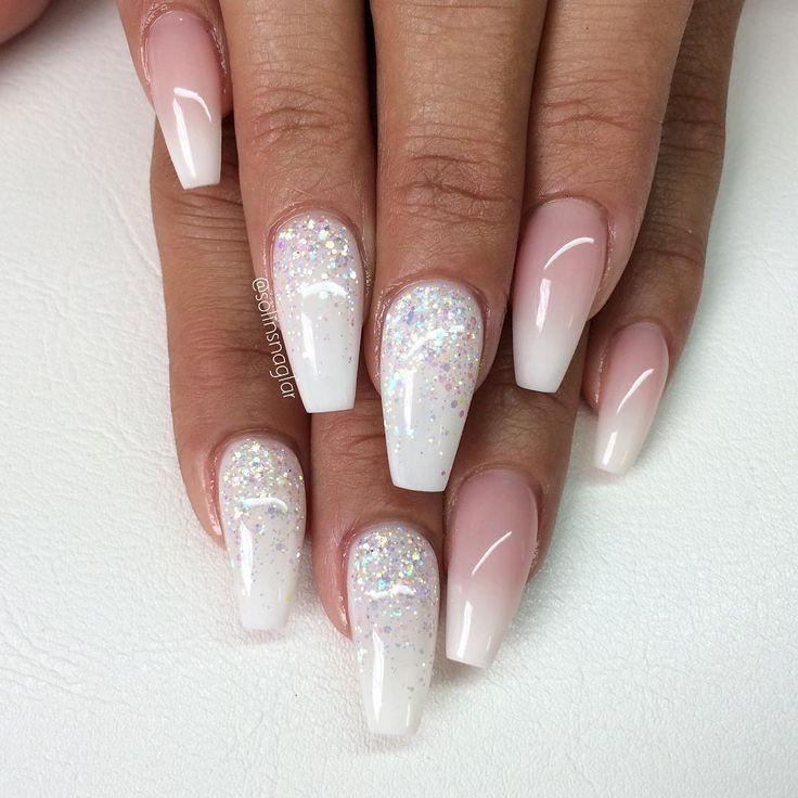French Ombre Nails With Glitter
 French Ombre med vitt glitter Inspo reqmaria