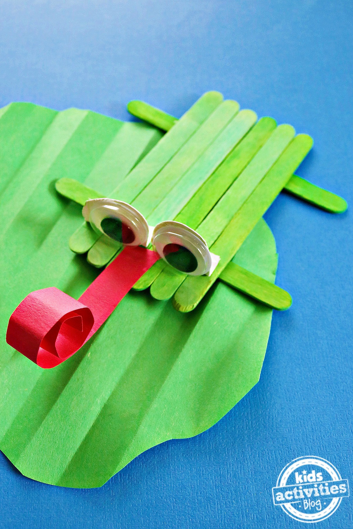 Frog Art For Toddlers
 How to Make a Cupcake Liner Frog Craft