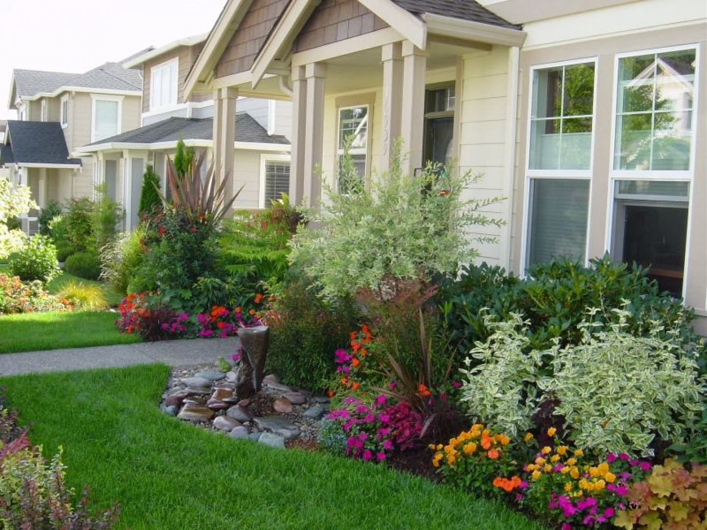 Front Landscape Ideas
 Gardening and Landscaping Front Yard Landscaping