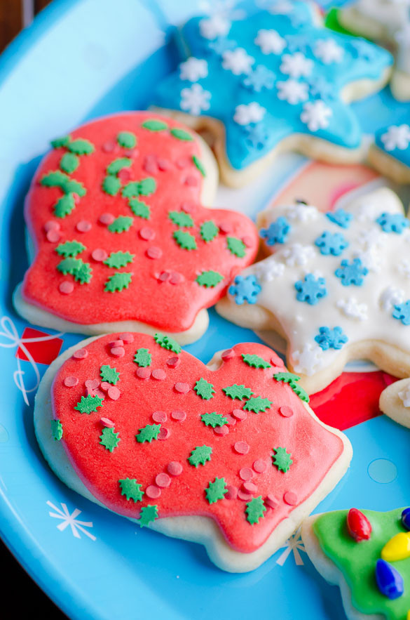 Frosting For Cut Out Cookies
 Soft Christmas Cut Out Sugar Cookies with Easy Icing