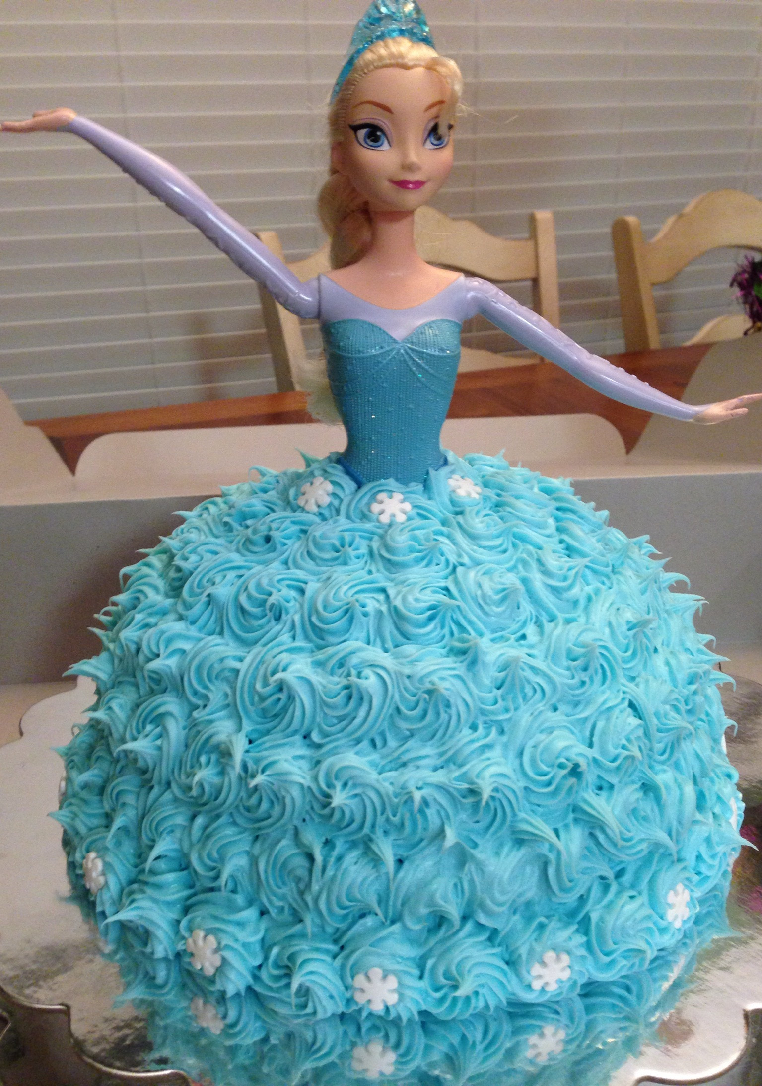 Frozen Birthday Cakes Ideas
 Easy Frozen themed cakes that anyone can make