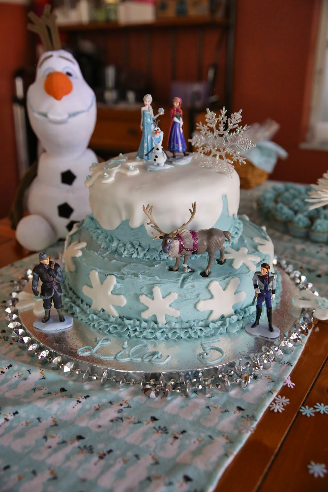 Frozen Birthday Cakes Ideas
 Frozen Fractals All Around Must Haves for a Frozen