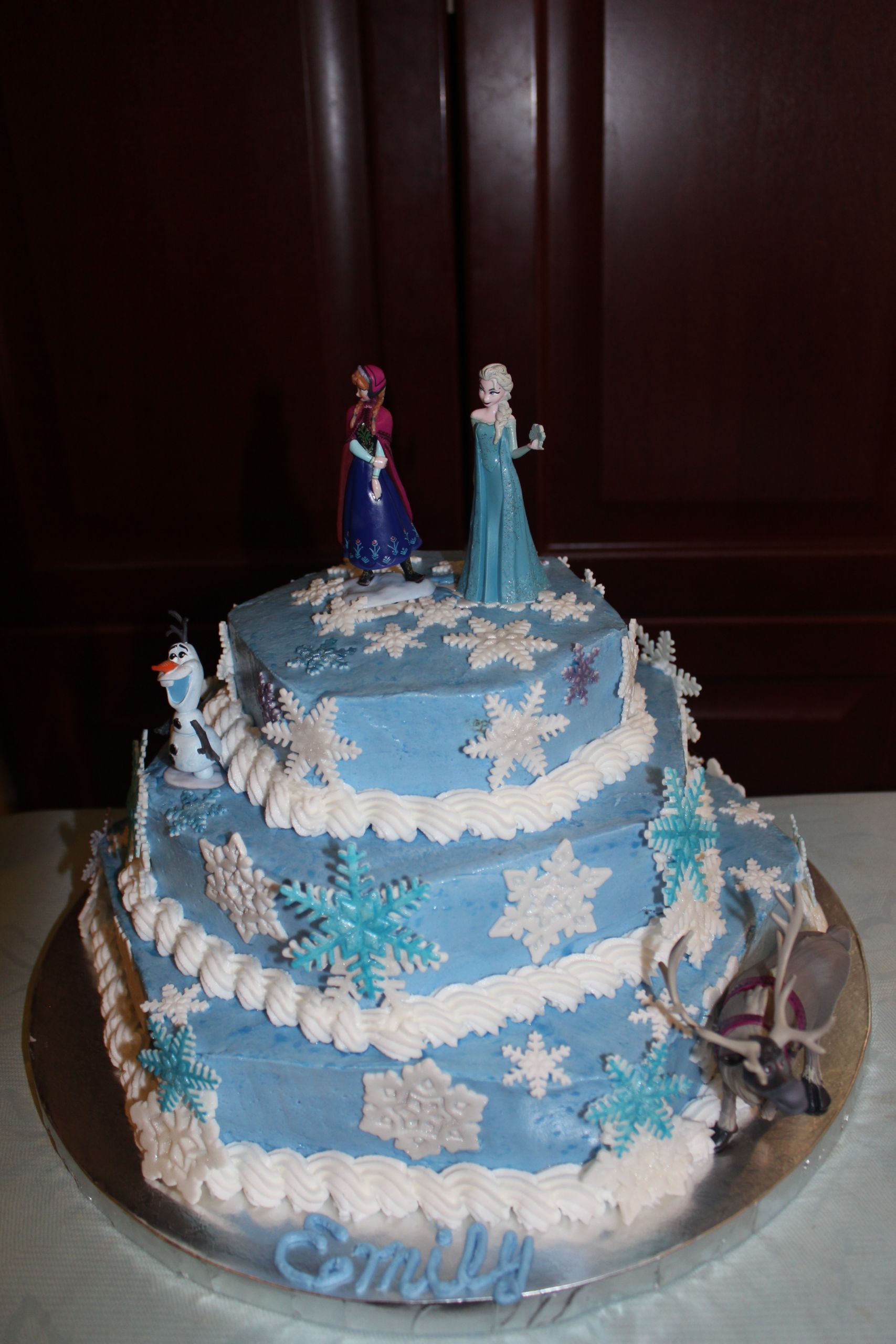 Frozen Themed Birthday Cake
 Disney s Frozen Themed Birthday Cake CakeCentral