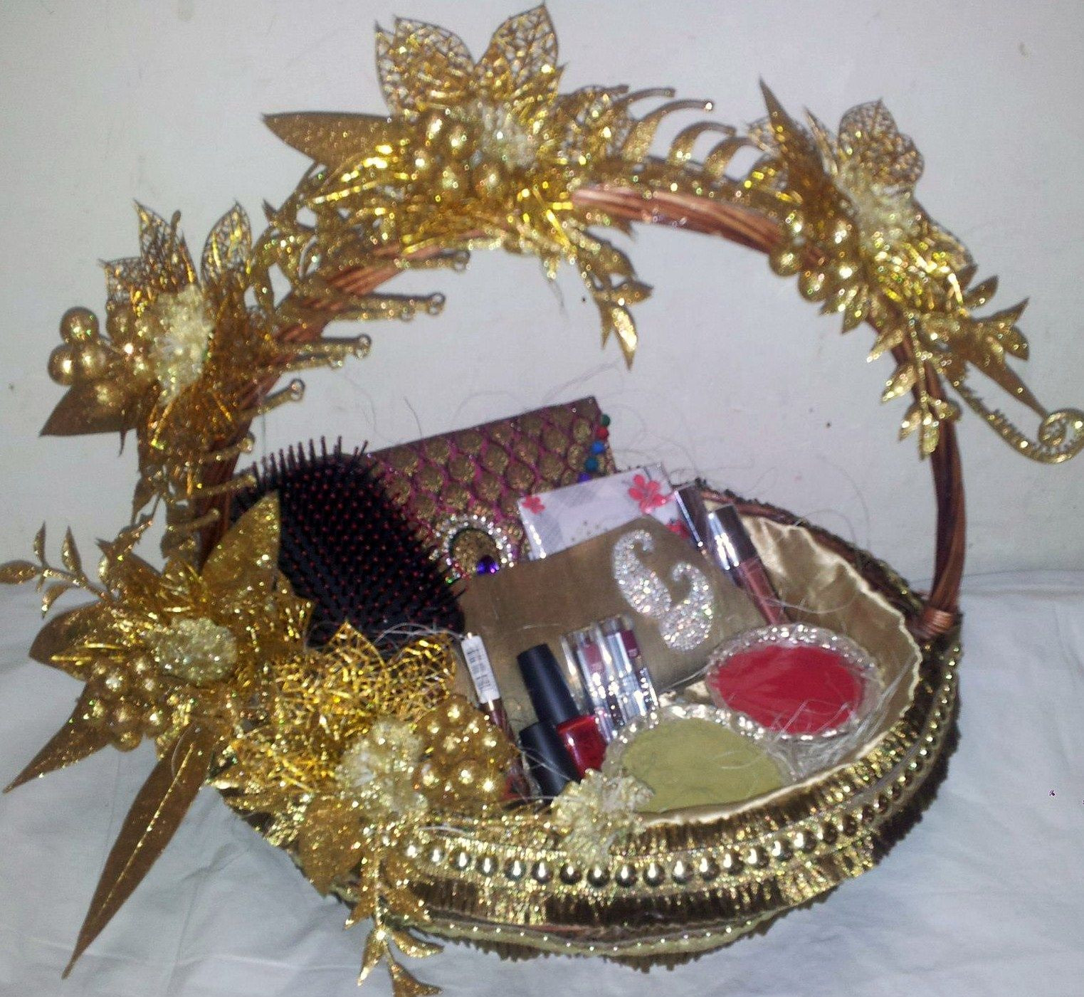 Gift Basket Decoration Ideas
 cosmetic basket wedding trousseau