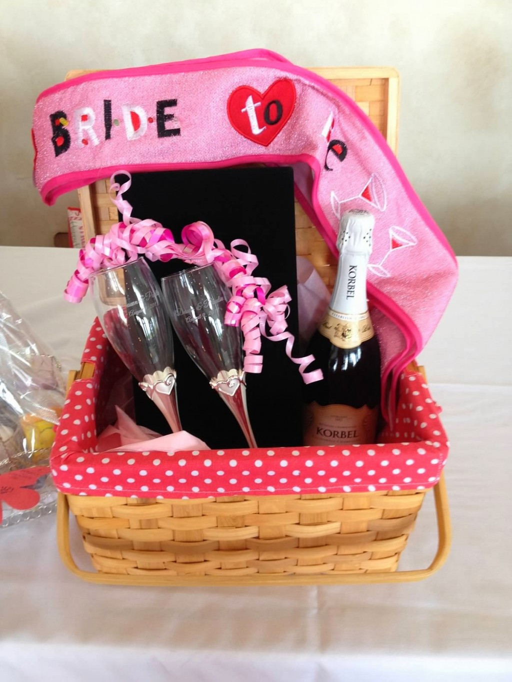 Gift Basket Ideas For Bridal Shower Door Prize
 Favors & Gifts Creative Wedding Shower Prizes Inspiration
