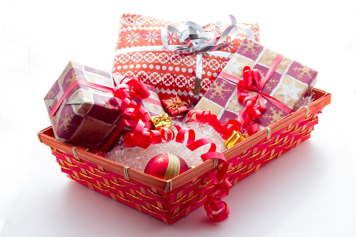 Gift Baskets For Couples Ideas
 15 Amazingly Thoughtful Wedding Gift Ideas for Older