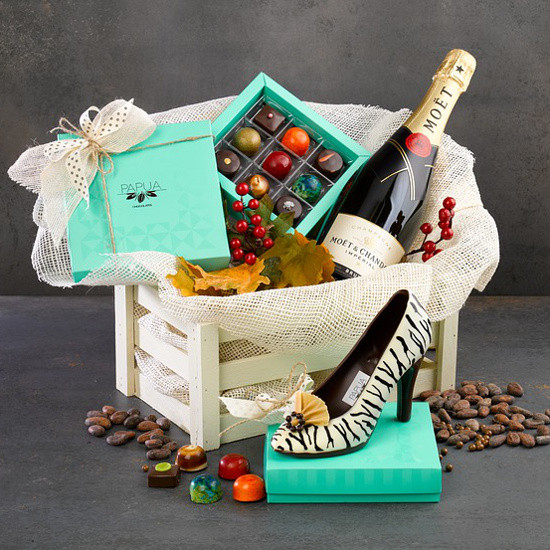 Gift Baskets For Couples Ideas
 25 Christmas Gift Basket Ideas to Put To her