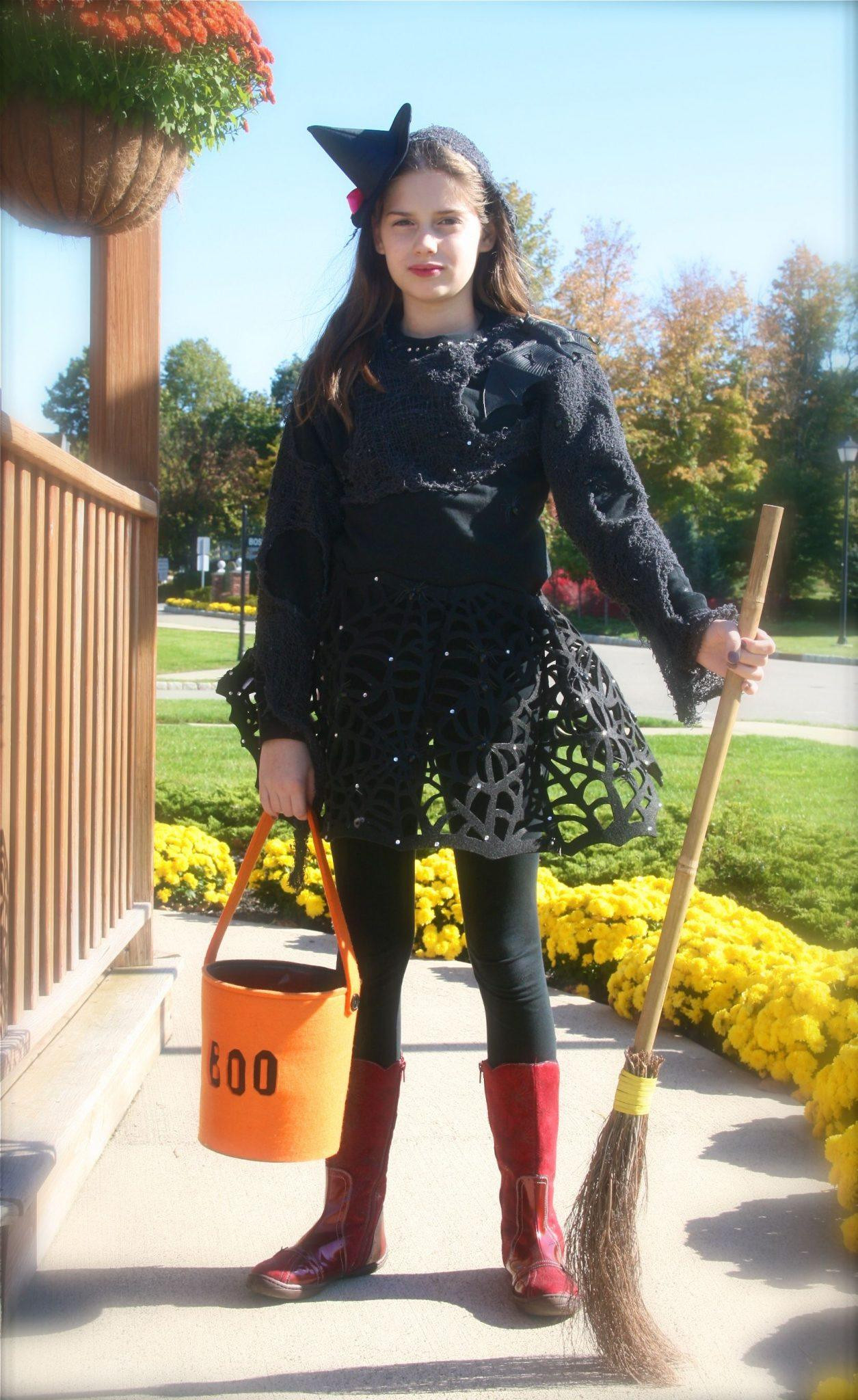 Girl DIY Halloween Costumes
 DIY Trendy Witch Costume for Tween Teen Girls