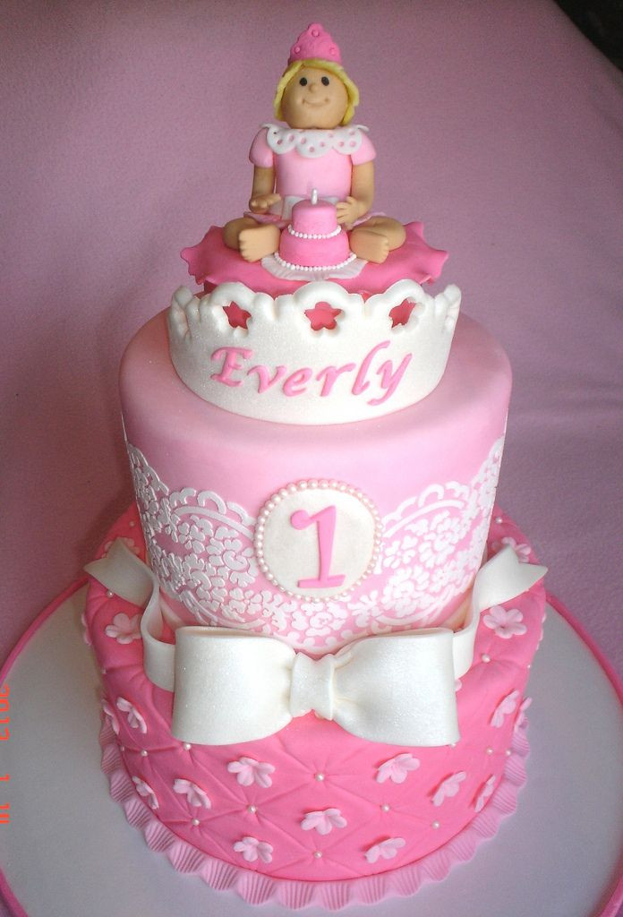 Girl First Birthday Cake
 34 best images about First Birthday Cakes on Pinterest