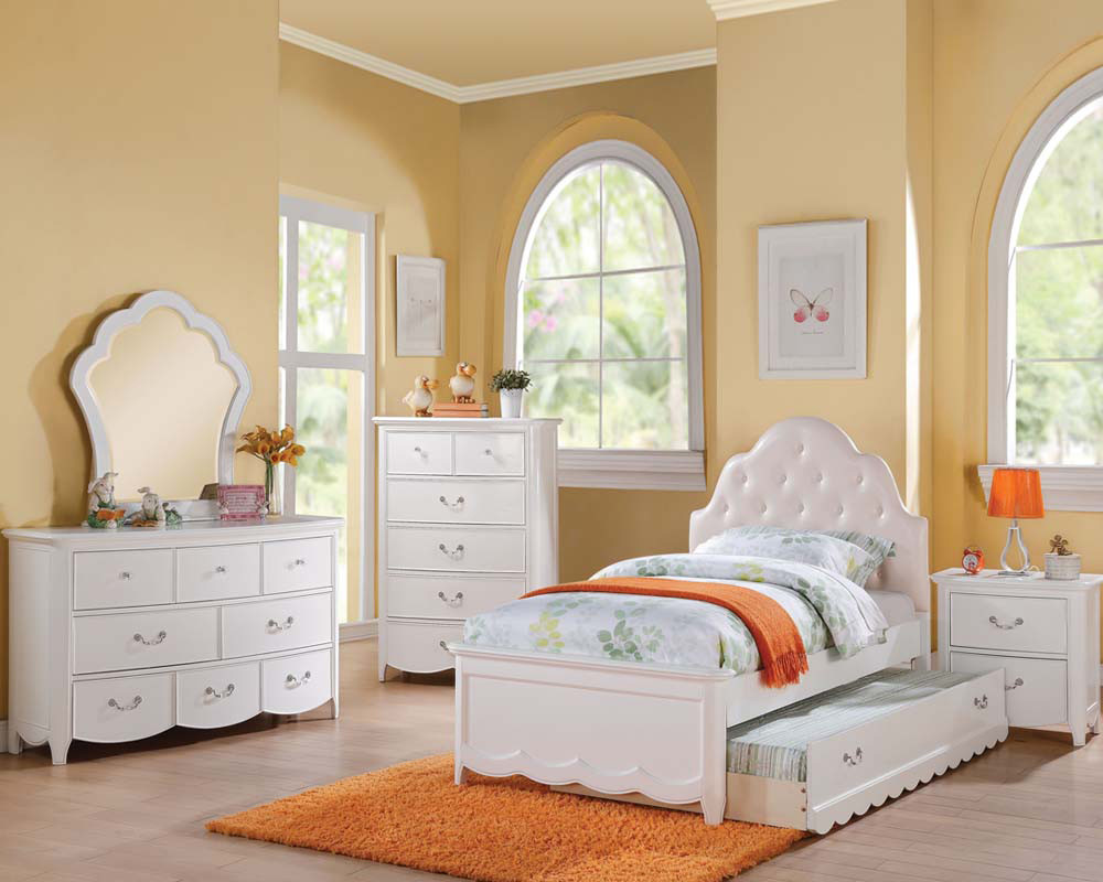 Girls Bedroom Funiture
 Girl s White Bedroom Set Cecilie in Acme Furniture AC SET