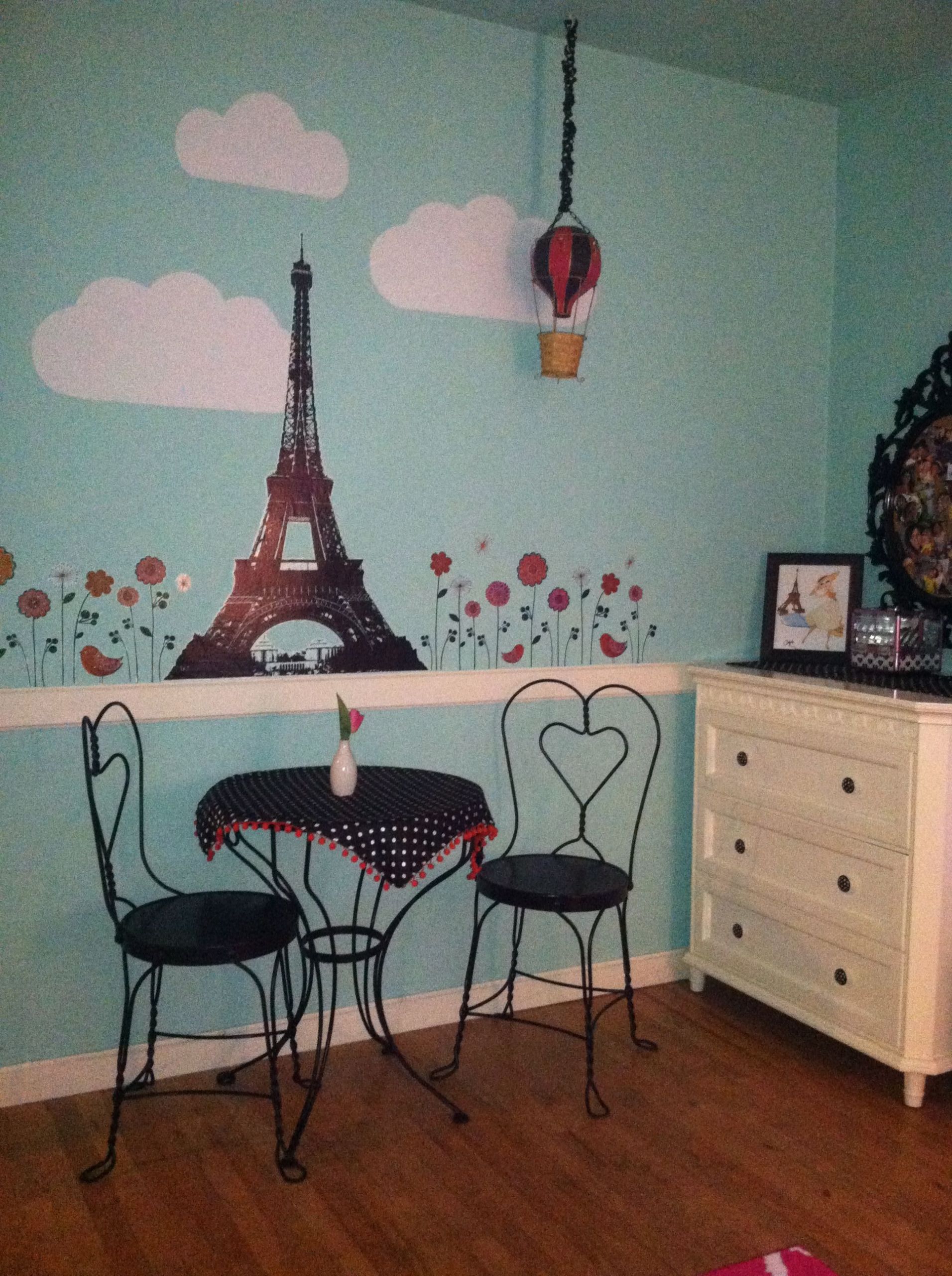 Girls Paris Bedroom
 Parisian themed girls bedroom